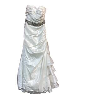 Demitrios Ivory Wedding Gown Size 10 Sleeveless Long Bridal Dress